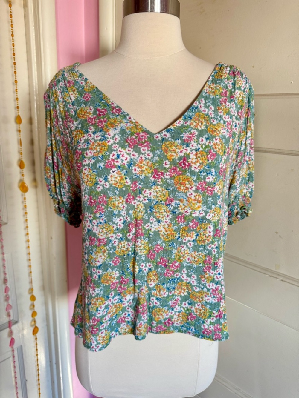 Cynthia Rowley Floral Peasant Top M Sage Green Rayon Cottagecore